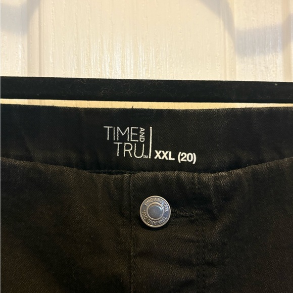 Time and Tru Women's Black Denim Shorts - Picture 3 of 3